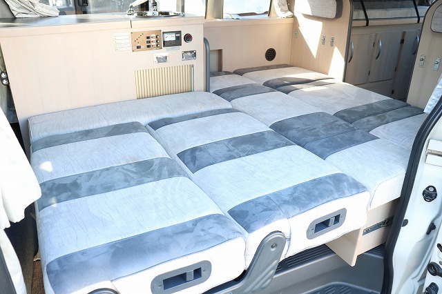 キャンピングカー バンコン ﾊｲｴｰｽ 東和ﾓｰﾀｰｽ ﾂｪﾙﾄ 4WD