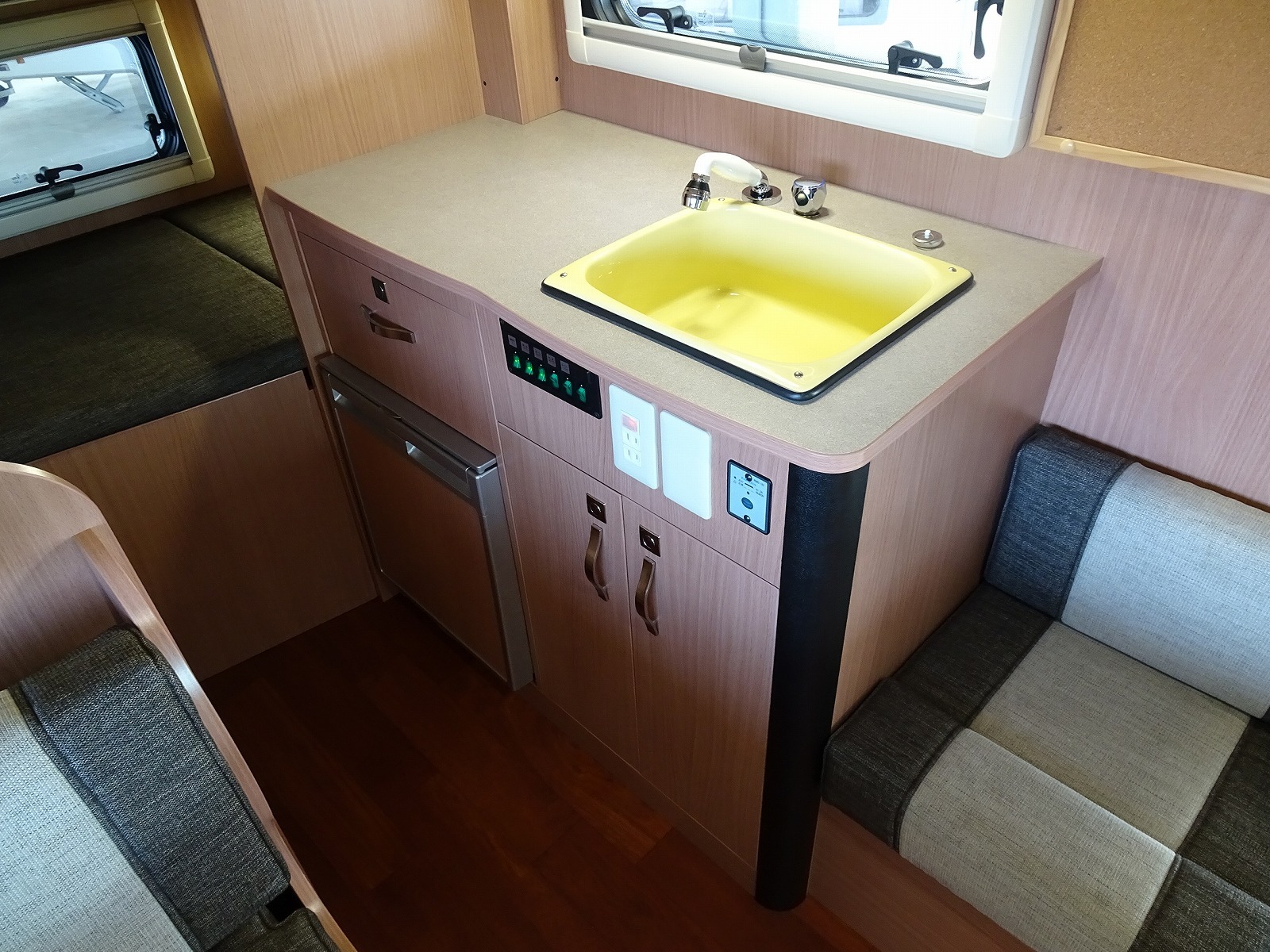 キャンピングカー キャブコン ｶﾑﾛｰﾄﾞ 東和 ｳﾞｫｰﾝR2Bｽﾞｨｰﾍﾞﾝ 家AC