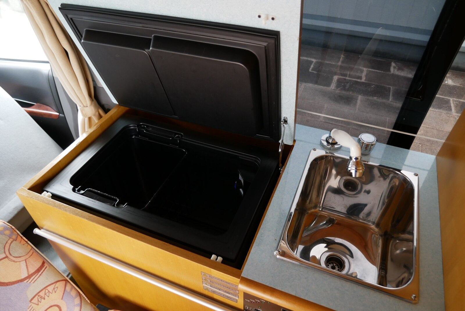 キャンピングカー バンコン ﾊｲｴｰｽﾅｯﾂRVﾗﾃﾞｨｯｼｭｺﾝﾎﾟ FF暖房 冷蔵庫