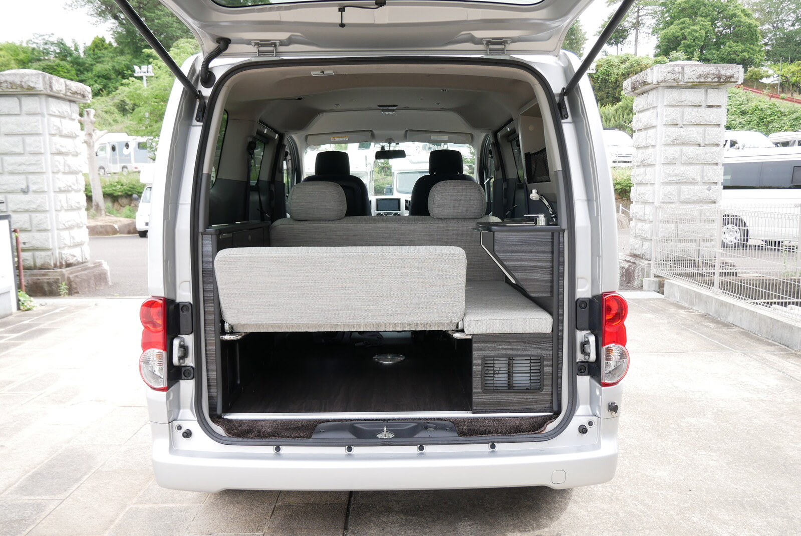 キャンピングカー バンコン NV200ﾊﾞﾈｯﾄ ｱﾈｯｸｽ ﾌｧﾐﾘｰﾜｺﾞﾝSS　
