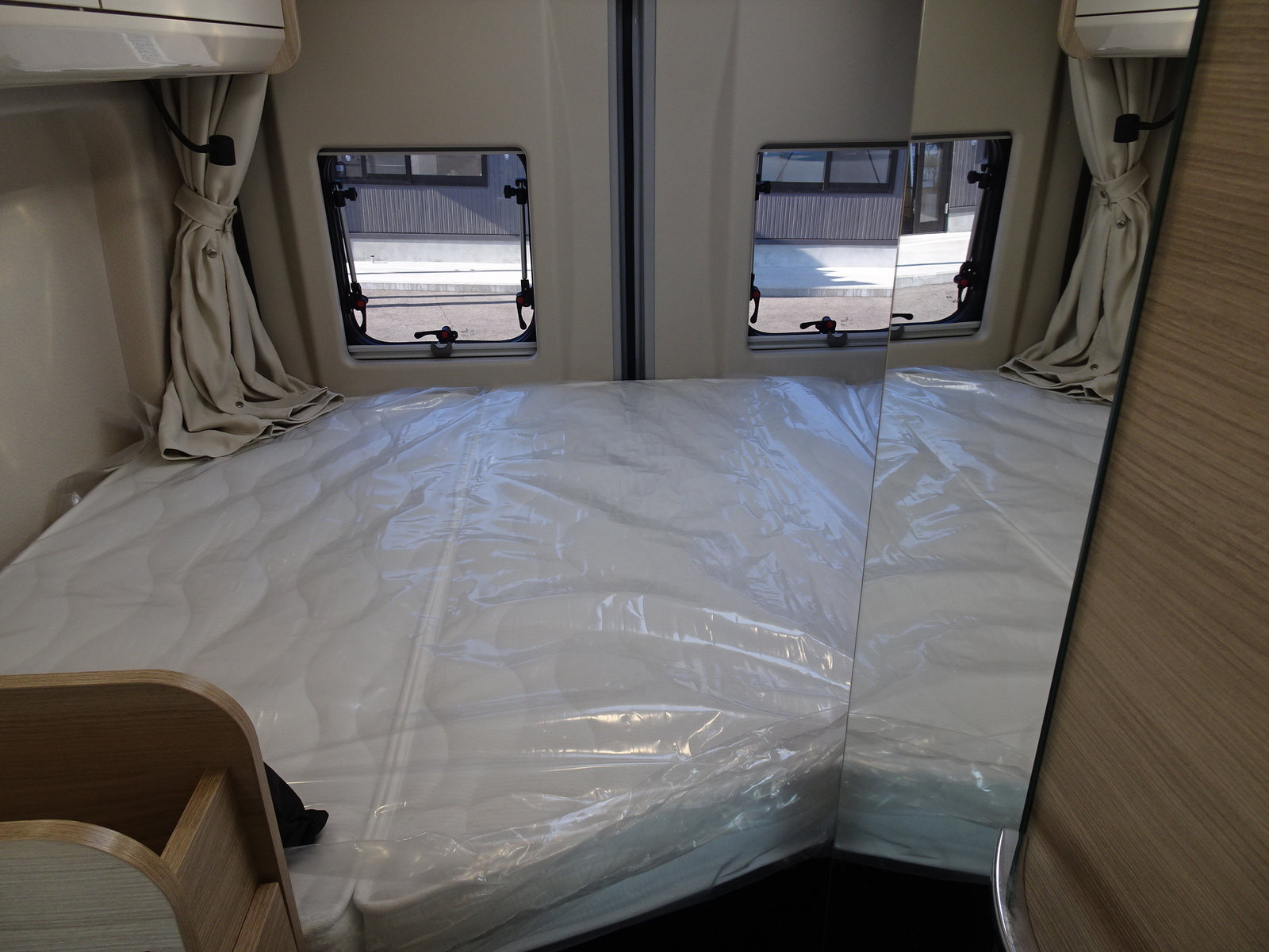 キャンピングカー バンコン ﾃﾞｭｶﾄ ﾛｰﾗｰﾁｰﾑ ﾘﾋﾞﾝｸﾞｽﾄｰﾝK2 新車