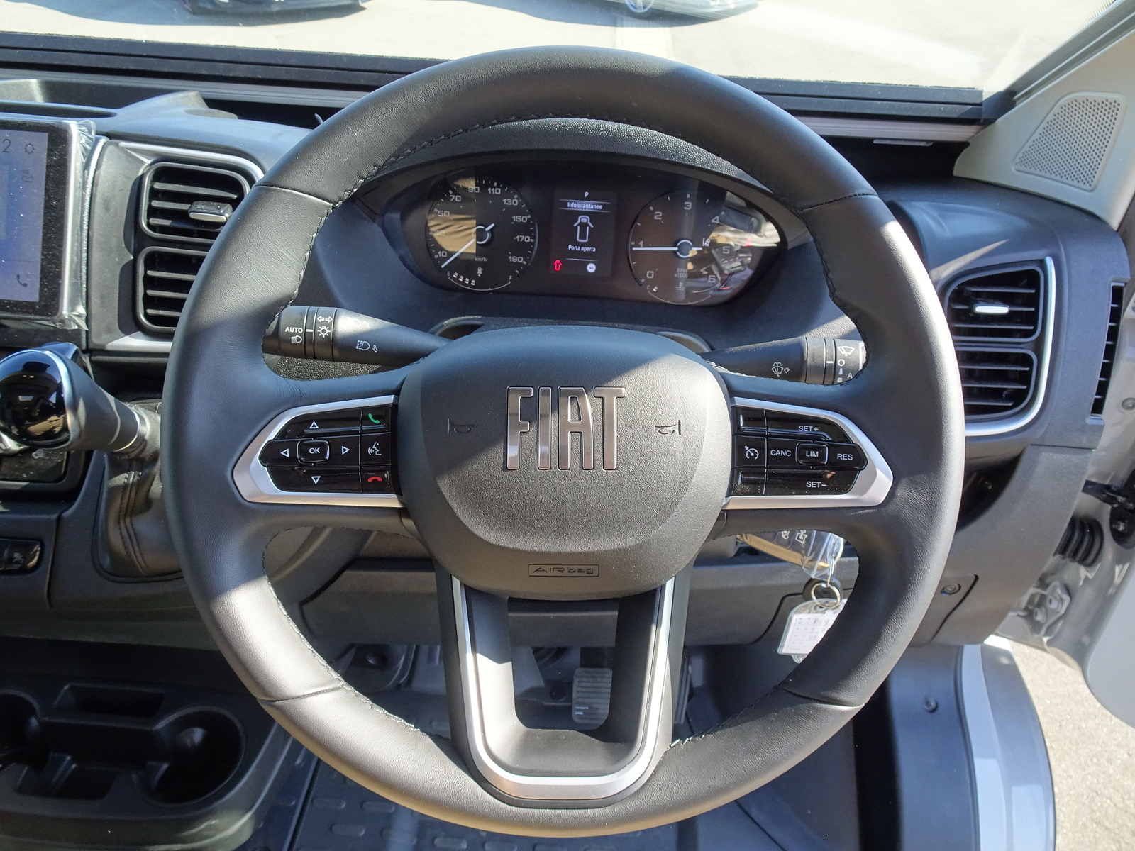 キャンピングカー バンコン ﾃﾞｭｶﾄ ﾛｰﾗｰﾁｰﾑ ﾘﾋﾞﾝｸﾞｽﾄｰﾝK2 新車