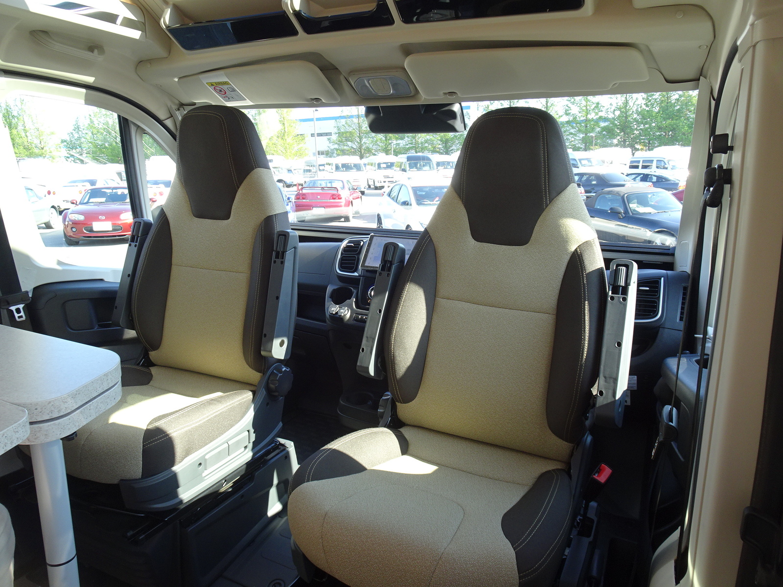 キャンピングカー バンコン ﾃﾞｭｶﾄ ﾛｰﾗｰﾁｰﾑ ﾘﾋﾞﾝｸﾞｽﾄｰﾝK2 新車