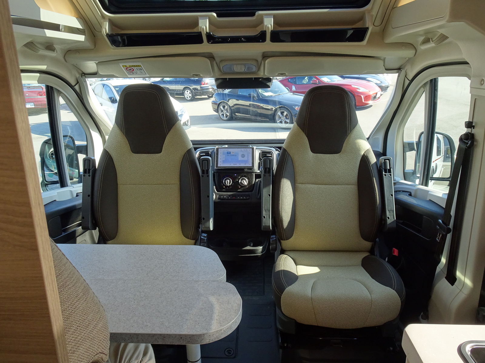 キャンピングカー バンコン ﾃﾞｭｶﾄ ﾛｰﾗｰﾁｰﾑ ﾘﾋﾞﾝｸﾞｽﾄｰﾝK2 新車