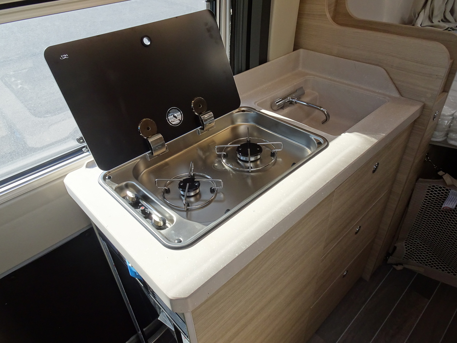 キャンピングカー バンコン ﾃﾞｭｶﾄ ﾛｰﾗｰﾁｰﾑ ﾘﾋﾞﾝｸﾞｽﾄｰﾝK2 新車