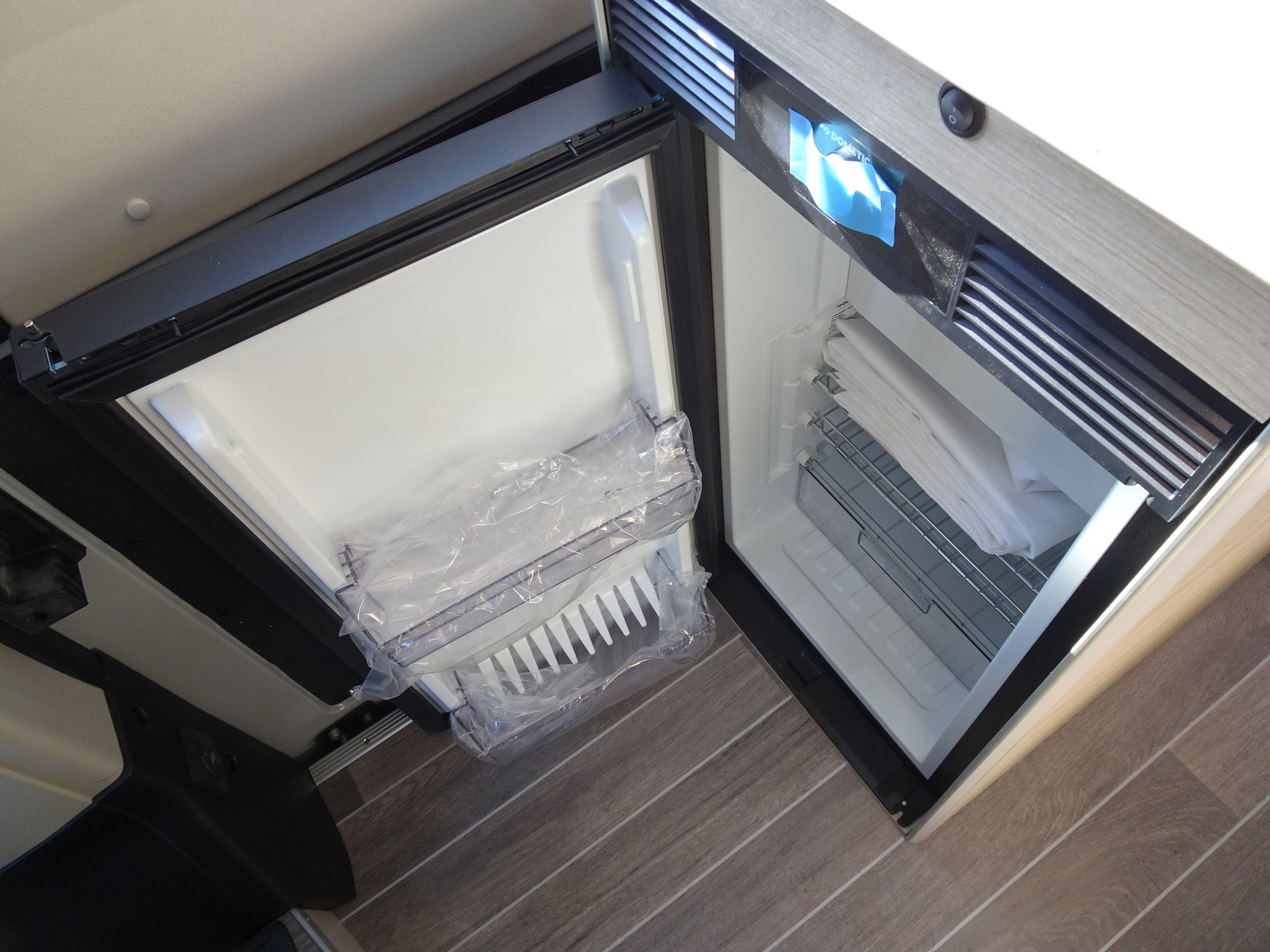 キャンピングカー バンコン ﾃﾞｭｶﾄ ﾛｰﾗｰﾁｰﾑ ﾘﾋﾞﾝｸﾞｽﾄｰﾝK2 新車