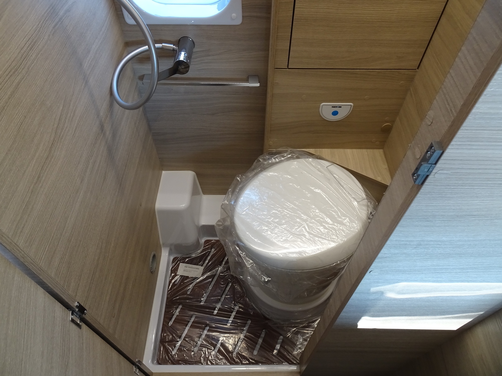 キャンピングカー バンコン ﾃﾞｭｶﾄ ﾛｰﾗｰﾁｰﾑ ﾘﾋﾞﾝｸﾞｽﾄｰﾝK2 新車