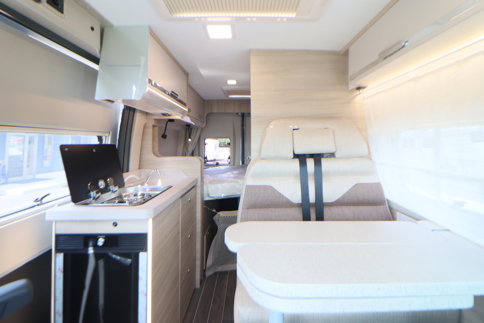 キャンピングカー バンコン ﾃﾞｭｶﾄ ﾛｰﾗｰﾁｰﾑ ﾘﾋﾞﾝｸﾞｽﾄｰﾝK2 新車