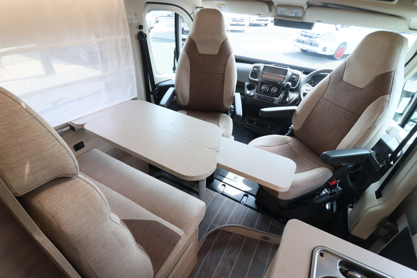 キャンピングカー バンコン ﾃﾞｭｶﾄ ﾛｰﾗｰﾁｰﾑ ﾘﾋﾞﾝｸﾞｽﾄｰﾝK2 新車