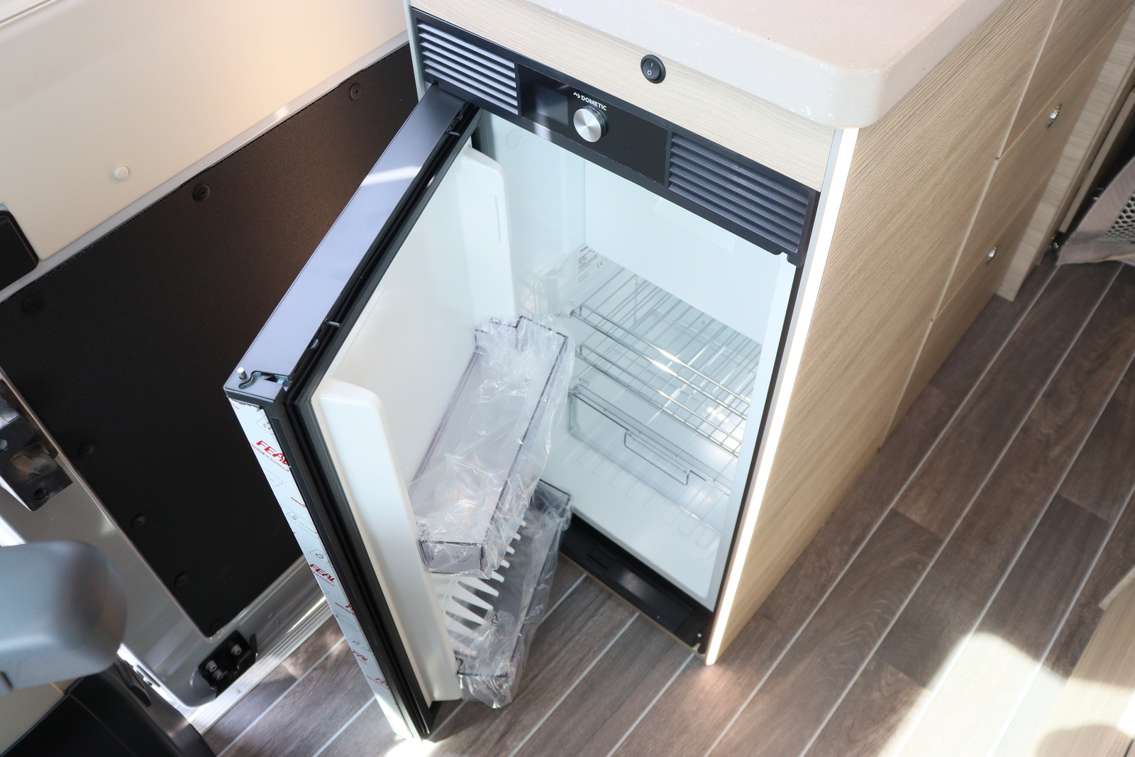 キャンピングカー バンコン ﾃﾞｭｶﾄ ﾛｰﾗｰﾁｰﾑ ﾘﾋﾞﾝｸﾞｽﾄｰﾝK2 新車