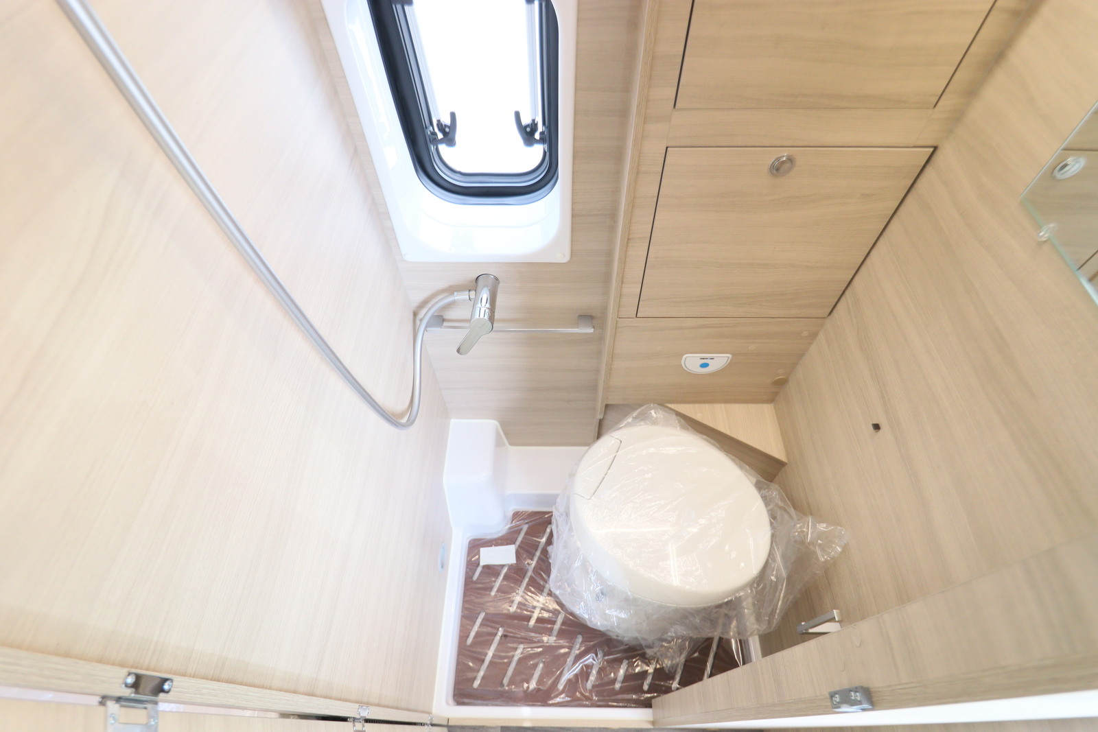 キャンピングカー バンコン ﾃﾞｭｶﾄ ﾛｰﾗｰﾁｰﾑ ﾘﾋﾞﾝｸﾞｽﾄｰﾝK2 新車