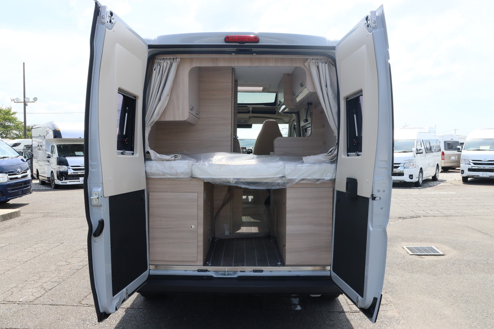 キャンピングカー バンコン ﾃﾞｭｶﾄ ﾛｰﾗｰﾁｰﾑ ﾘﾋﾞﾝｸﾞｽﾄｰﾝK2 新車