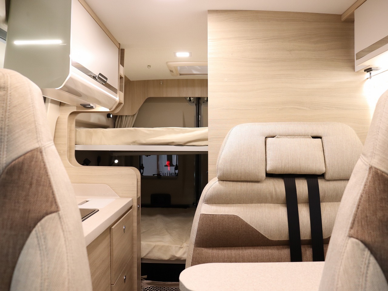 キャンピングカー バンコン ﾃﾞｭｶﾄ ﾛｰﾗｰﾁｰﾑ ﾘﾋﾞﾝｸﾞｽﾄｰﾝKJ　新車