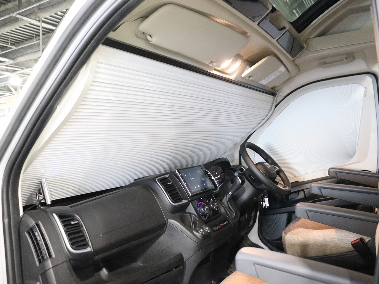 キャンピングカー バンコン ﾃﾞｭｶﾄ ﾛｰﾗｰﾁｰﾑ ﾘﾋﾞﾝｸﾞｽﾄｰﾝKJ　新車