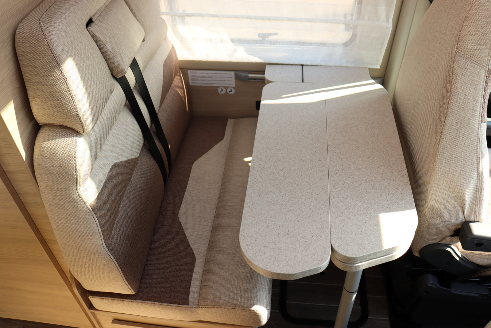 キャンピングカー バンコン ﾃﾞｭｶﾄ ﾛｰﾗｰﾁｰﾑ ﾘﾋﾞﾝｸﾞｽﾄﾝKJ 新車即納