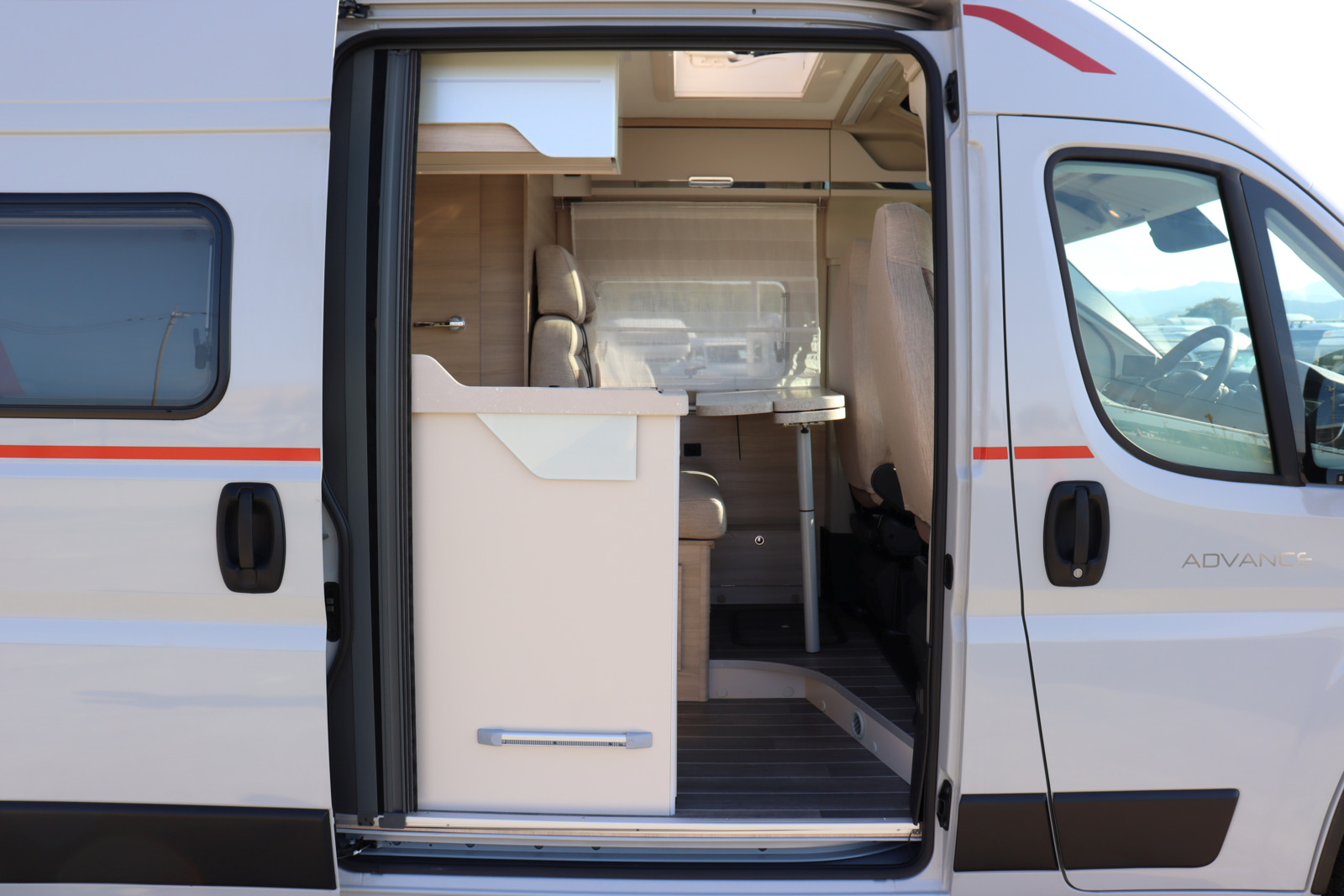 キャンピングカー バンコン ﾃﾞｭｶﾄ ﾛｰﾗｰﾁｰﾑ ﾘﾋﾞﾝｸﾞｽﾄﾝKJ 新車即納