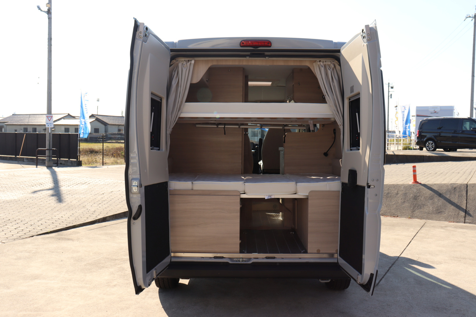 キャンピングカー バンコン ﾃﾞｭｶﾄ ﾛｰﾗｰﾁｰﾑ ﾘﾋﾞﾝｸﾞｽﾄﾝKJ 新車即納