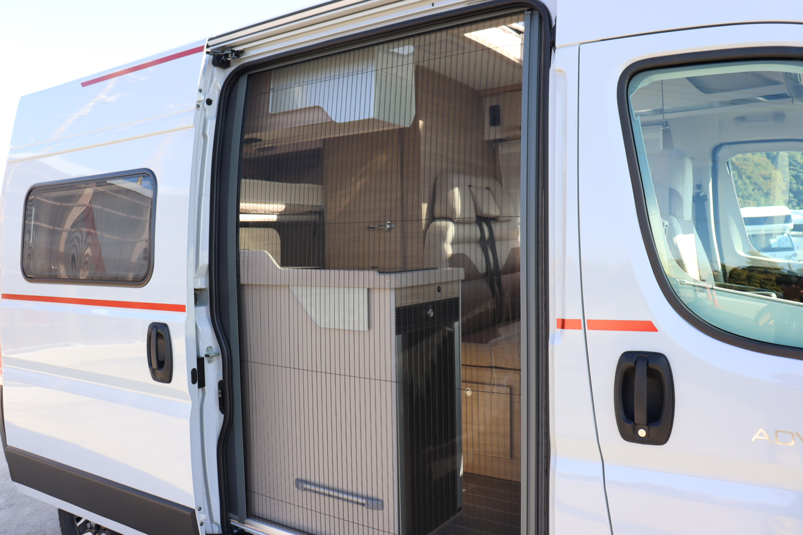 キャンピングカー バンコン ﾃﾞｭｶﾄ ﾛｰﾗｰﾁｰﾑ ﾘﾋﾞﾝｸﾞｽﾄﾝKJ 新車即納