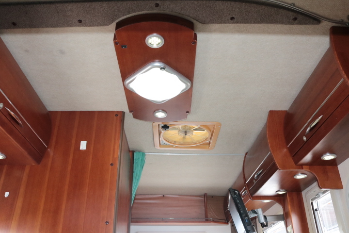 キャンピングカー キャブコン ﾊﾞﾈｯﾄ ﾅｯﾂRV ﾏｯｼｭ ﾀｲﾌﾟX　FF　冷蔵庫