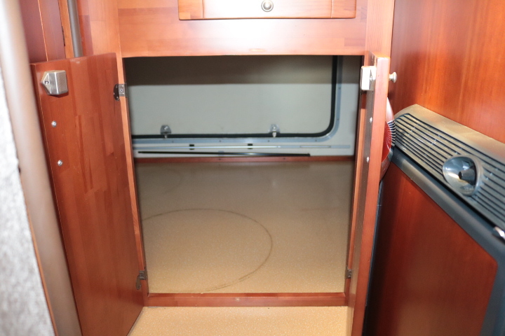 キャンピングカー キャブコン ﾊﾞﾈｯﾄ ﾅｯﾂRV ﾏｯｼｭ ﾀｲﾌﾟX　FF　冷蔵庫