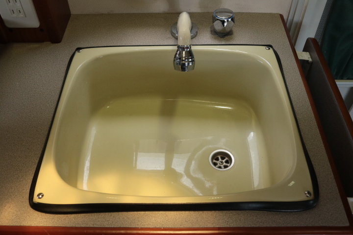 キャンピングカー キャブコン ﾊﾞﾈｯﾄ ﾅｯﾂRV ﾏｯｼｭ ﾀｲﾌﾟX　FF　冷蔵庫