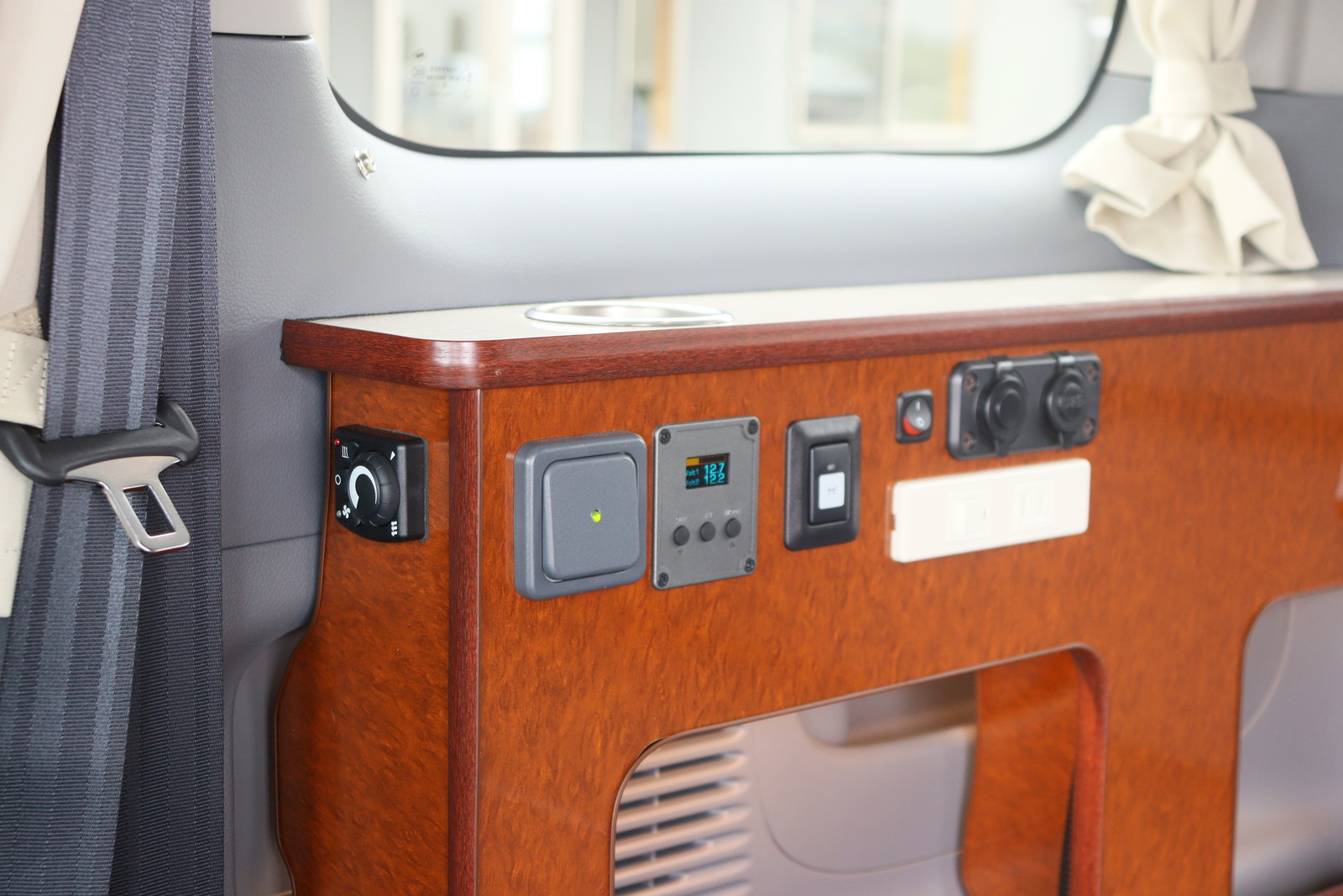 キャンピングカー バンコン NV200ﾊﾞﾈｯﾄ FOCS ﾙｿ+UP