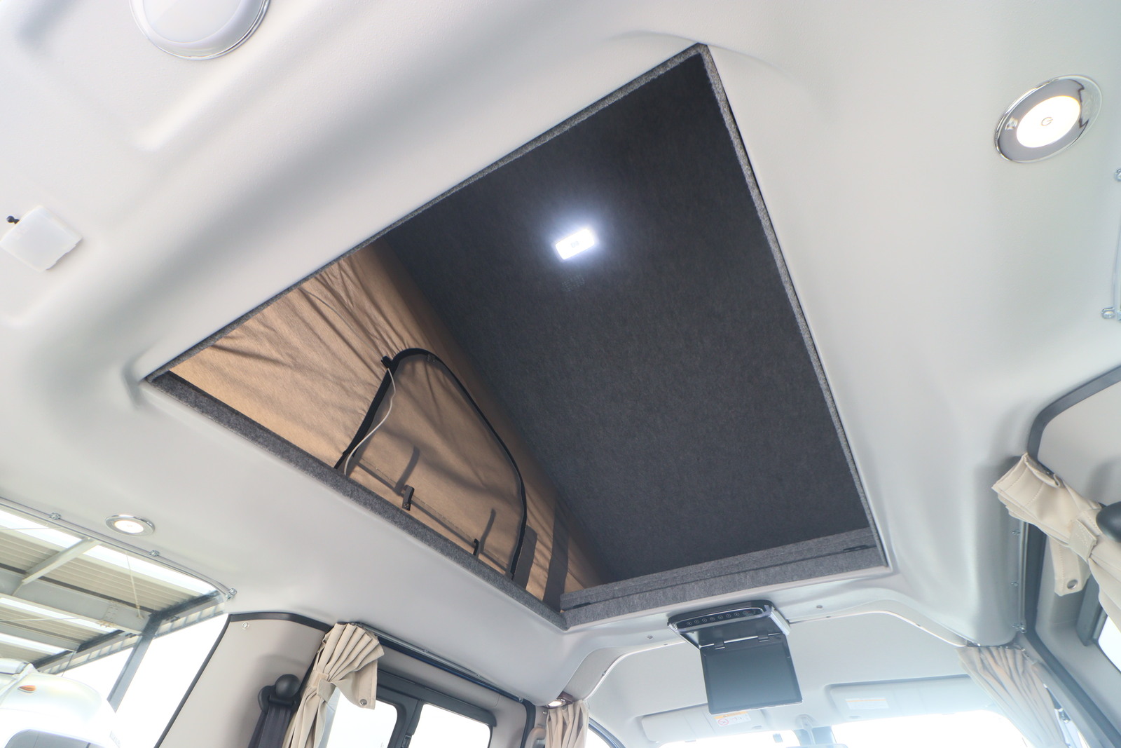 キャンピングカー バンコン NV200ﾊﾞﾈｯﾄ FOCS ﾙｿ+UP
