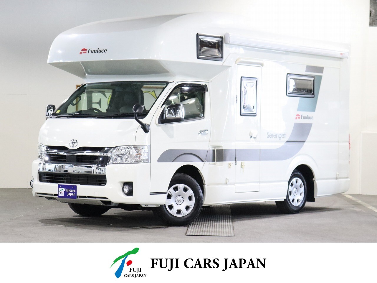 キャブコン ハイエース ファンルーチェ セレンゲティ525 4WD