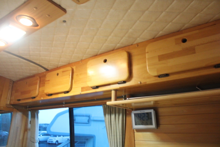 キャンピングカー バスコン ｺｰｽﾀｰ ｶｽﾀﾑﾌﾟﾛﾎﾜｲﾄ ﾌｨｰﾙﾄﾞﾄﾞﾙﾌｨﾝ