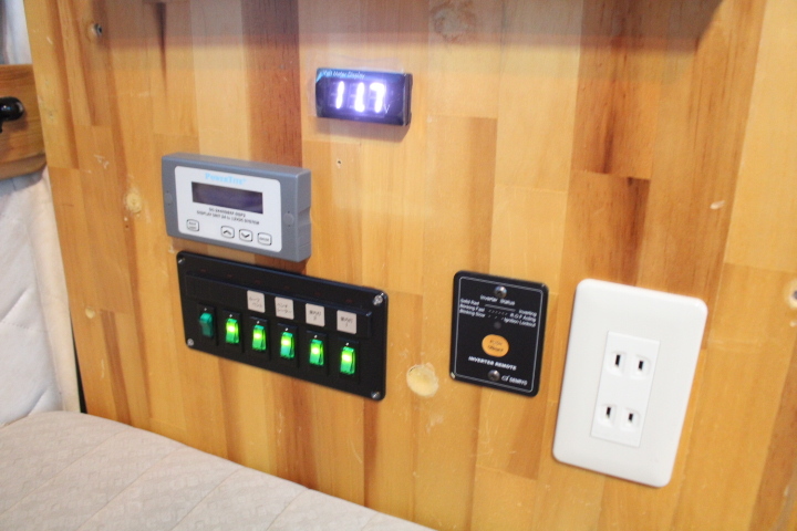 キャンピングカー バスコン ｺｰｽﾀｰ ｶｽﾀﾑﾌﾟﾛﾎﾜｲﾄ ﾌｨｰﾙﾄﾞﾄﾞﾙﾌｨﾝ