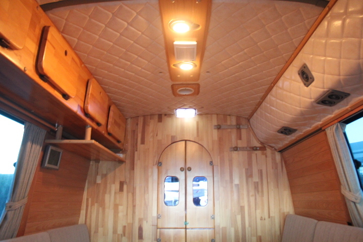 キャンピングカー バスコン ｺｰｽﾀｰ ｶｽﾀﾑﾌﾟﾛﾎﾜｲﾄ ﾌｨｰﾙﾄﾞﾄﾞﾙﾌｨﾝ