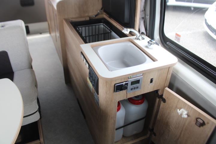 キャンピングカー バンコン ﾅｯﾂRV ﾘｰｸⅡ FFﾋｰﾀｰ 40L冷蔵庫 1ｵｰﾅｰ