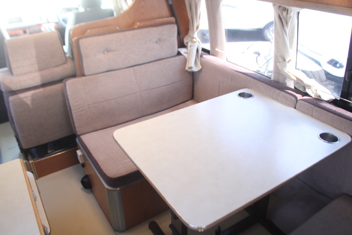 キャンピングカー バンコン ﾛｰﾀｽRV ｲｰﾗｲｽﾞ 2段ﾍﾞｯﾄﾞ FFﾋｰﾀｰ