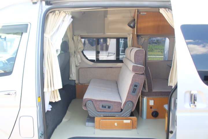 キャンピングカー バンコン ﾛｰﾀｽRV ｲｰﾗｲｽﾞ 2段ﾍﾞｯﾄﾞ FFﾋｰﾀｰ
