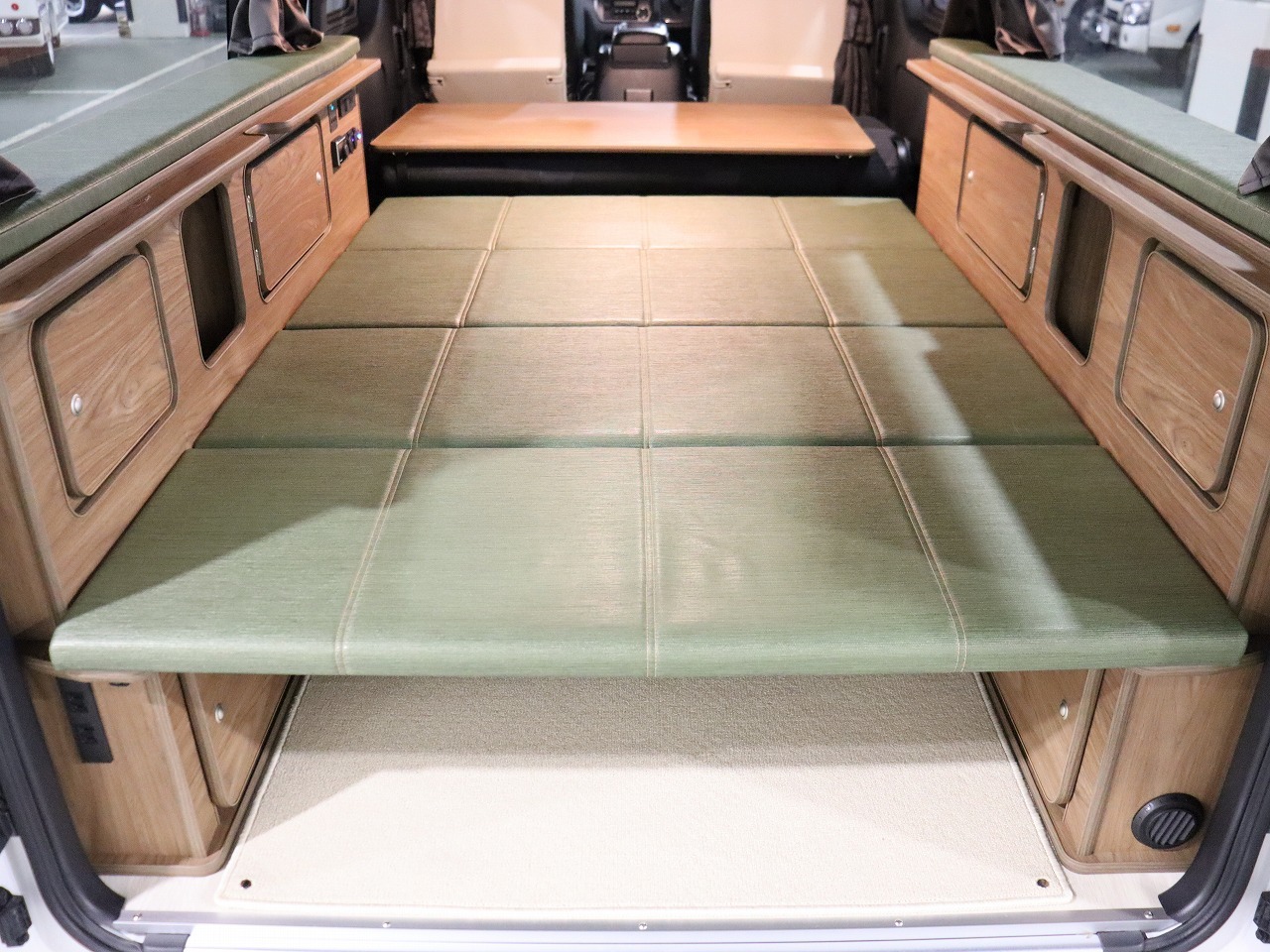 キャンピングカー バンコン ﾊｲｴｰｽ FOCS ｴｽﾊﾟｼｵes 4WD　FF