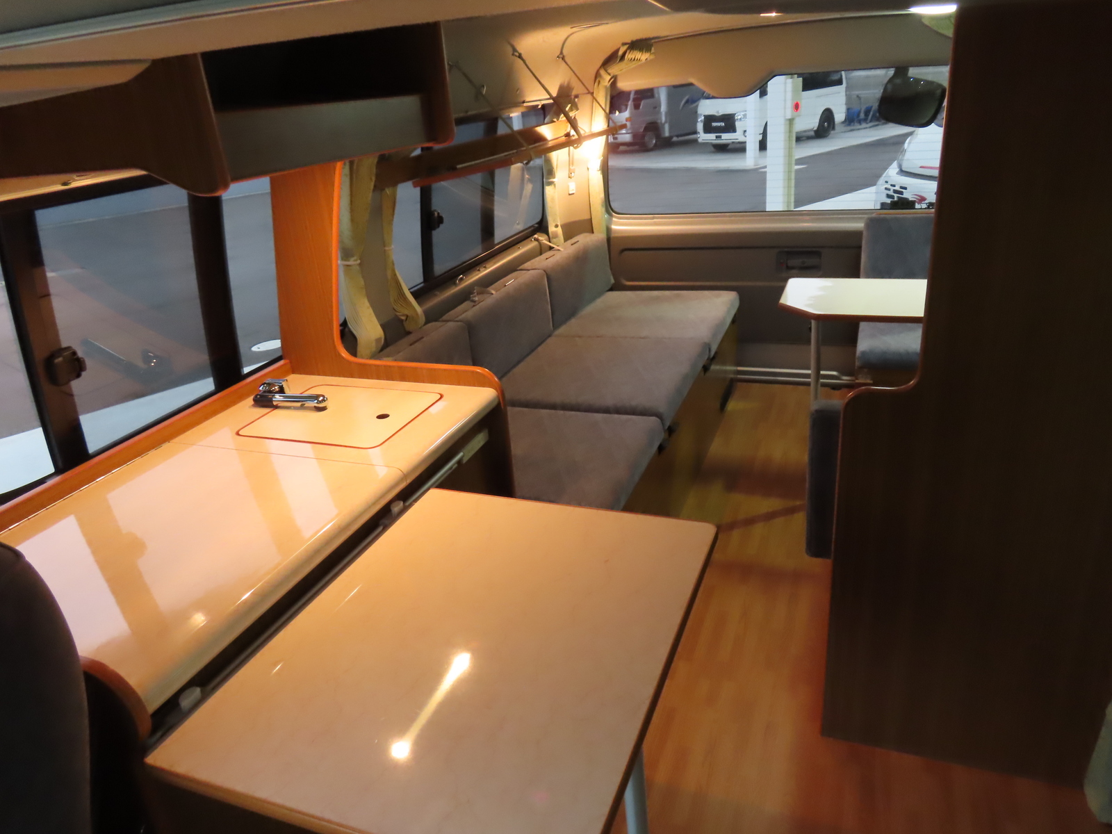 キャンピングカー バンコン ﾊｲｴｰｽ ﾘﾝｴｲ ﾜｲﾄﾞﾊﾞｶﾝﾁｪｽ 4WD