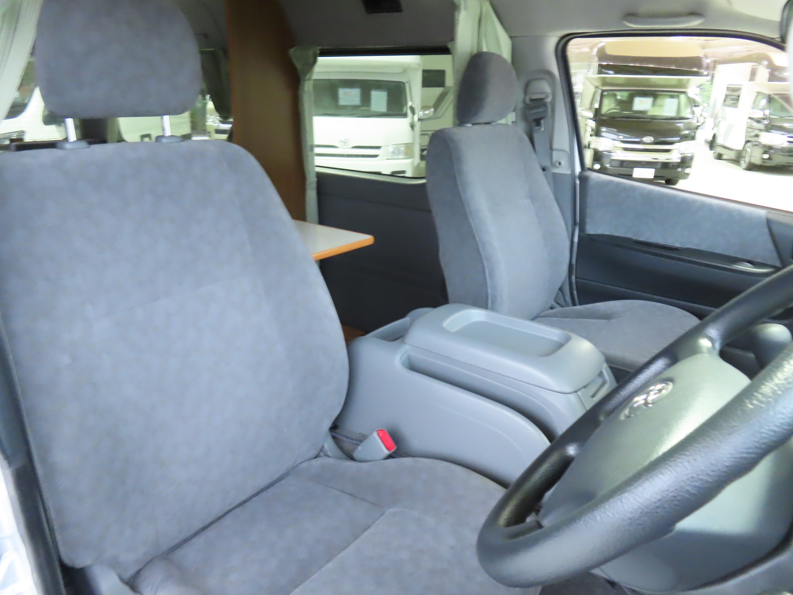 キャンピングカー バンコン ﾊｲｴｰｽ ﾘﾝｴｲ ﾜｲﾄﾞﾊﾞｶﾝﾁｪｽ 4WD