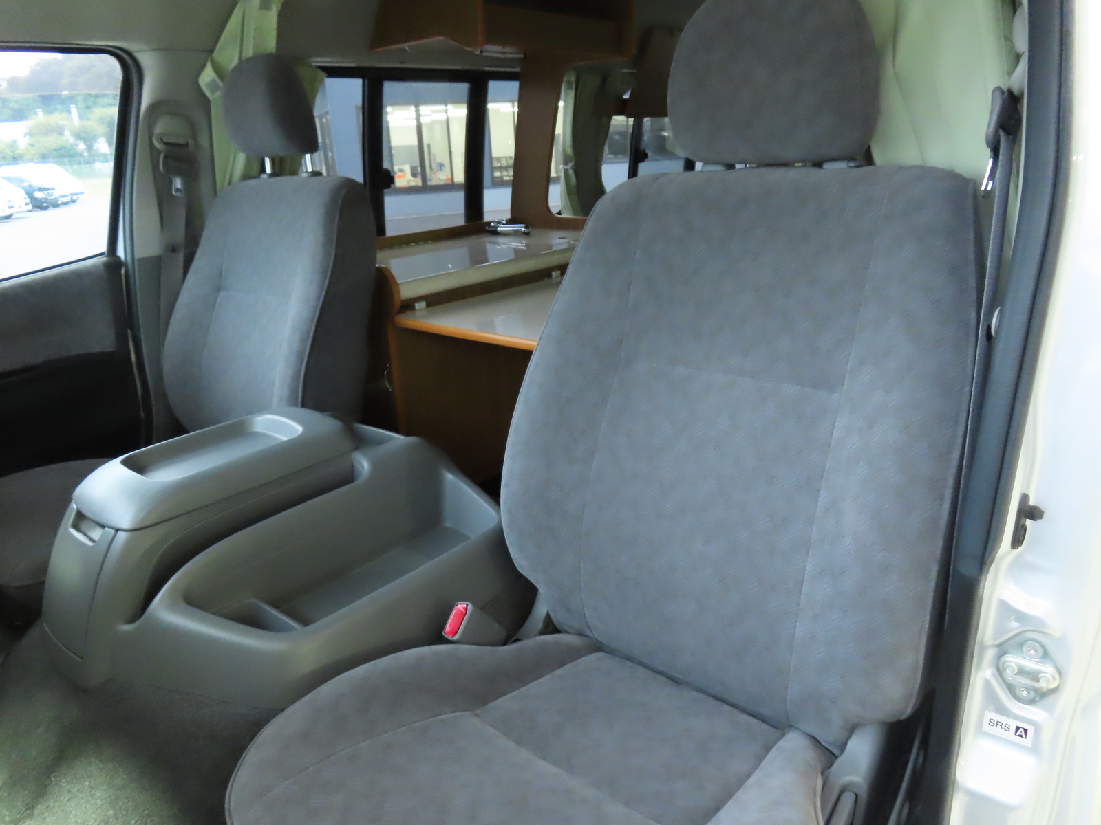 キャンピングカー バンコン ﾊｲｴｰｽ ﾘﾝｴｲ ﾜｲﾄﾞﾊﾞｶﾝﾁｪｽ 4WD