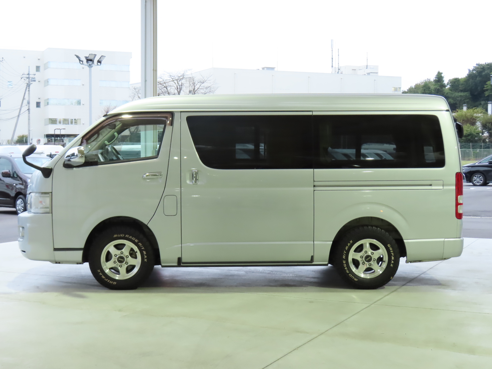 キャンピングカー バンコン ﾊｲｴｰｽ ﾘﾝｴｲ ﾜｲﾄﾞﾊﾞｶﾝﾁｪｽ 4WD