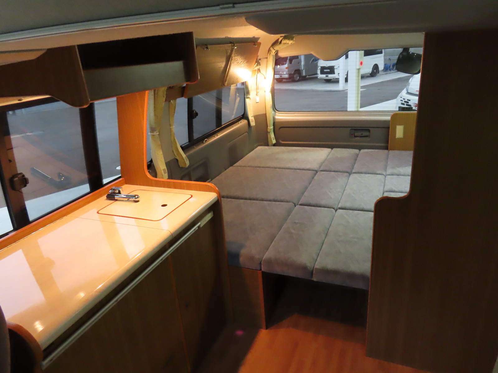 キャンピングカー バンコン ﾊｲｴｰｽ ﾘﾝｴｲ ﾜｲﾄﾞﾊﾞｶﾝﾁｪｽ 4WD