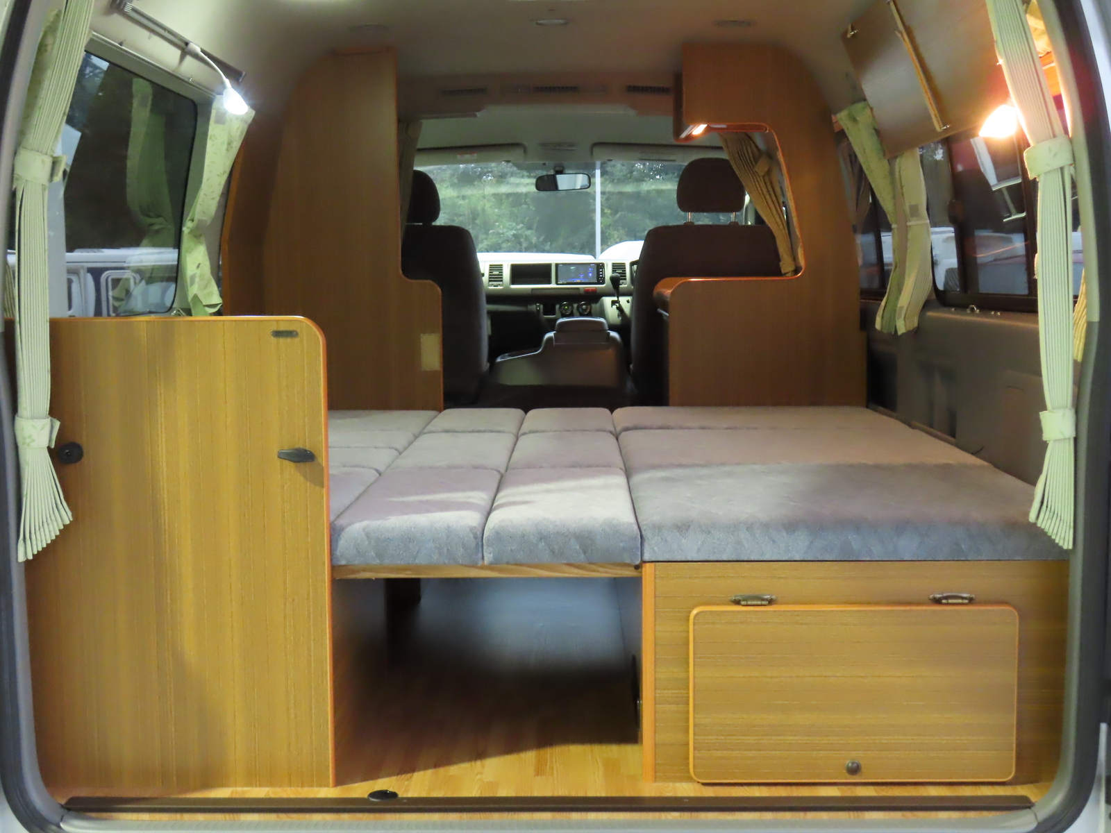 キャンピングカー バンコン ﾊｲｴｰｽ ﾘﾝｴｲ ﾜｲﾄﾞﾊﾞｶﾝﾁｪｽ 4WD