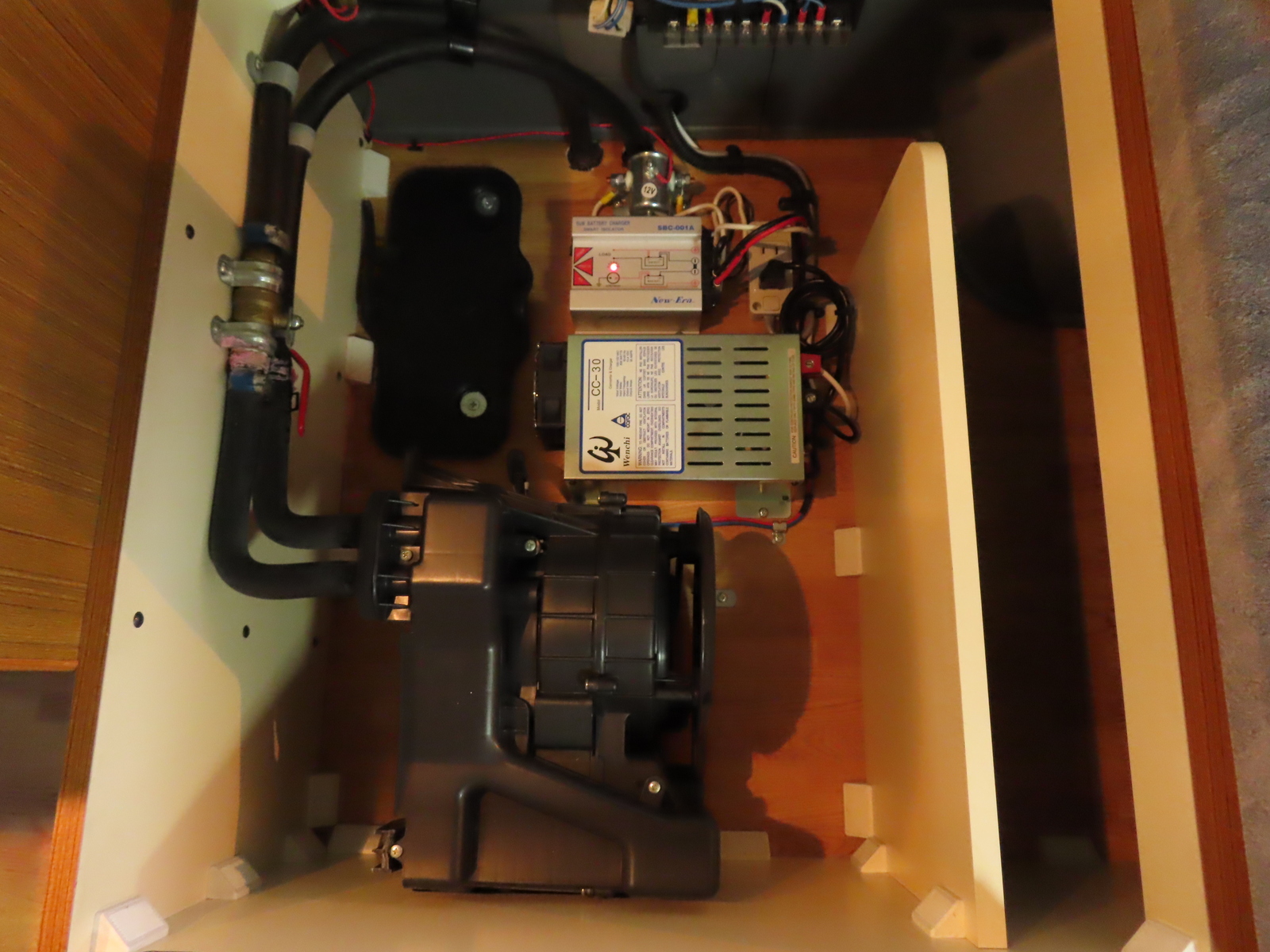 キャンピングカー バンコン ﾊｲｴｰｽ ﾘﾝｴｲ ﾜｲﾄﾞﾊﾞｶﾝﾁｪｽ 4WD