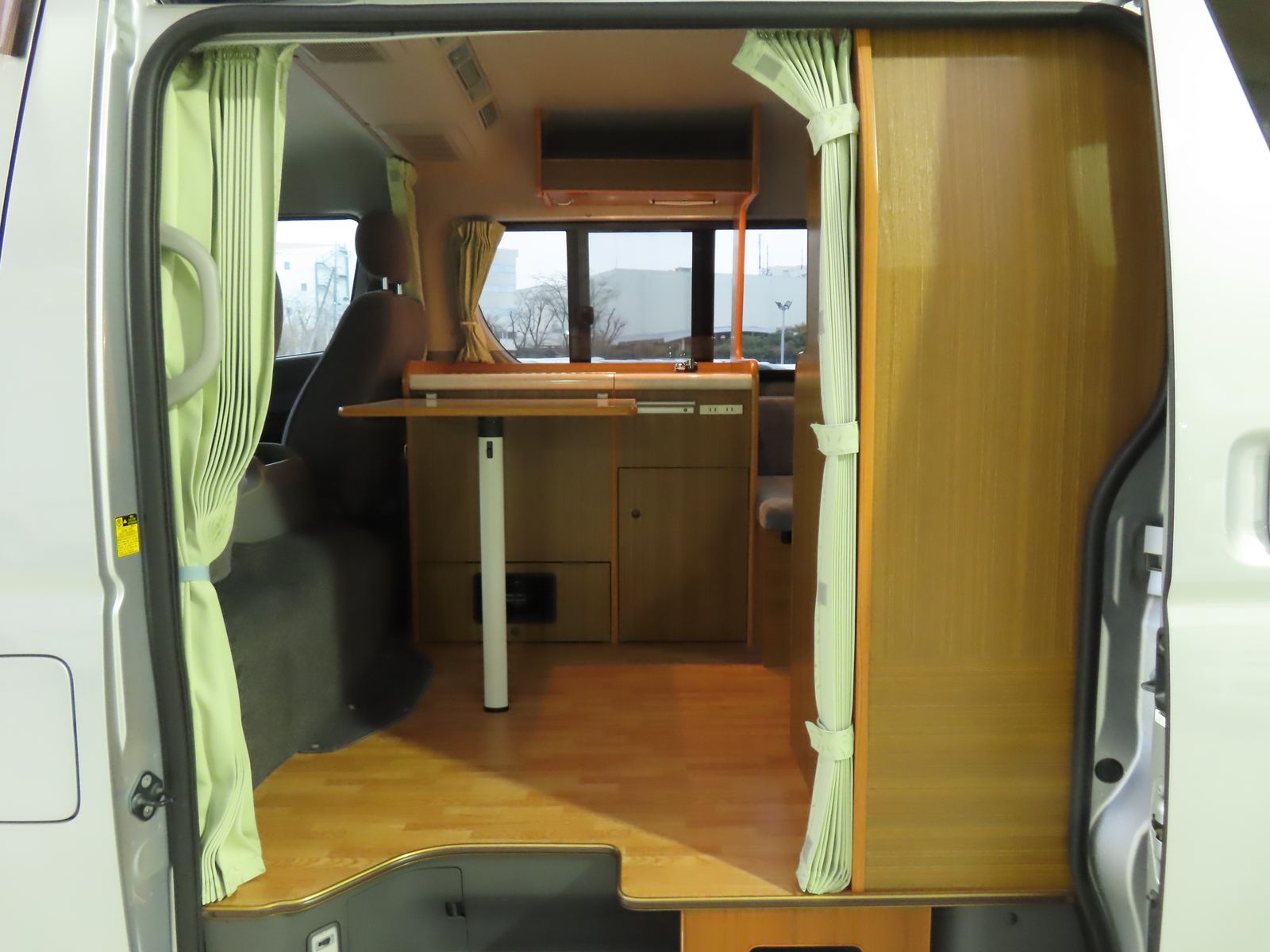 キャンピングカー バンコン ﾊｲｴｰｽ ﾘﾝｴｲ ﾜｲﾄﾞﾊﾞｶﾝﾁｪｽ 4WD