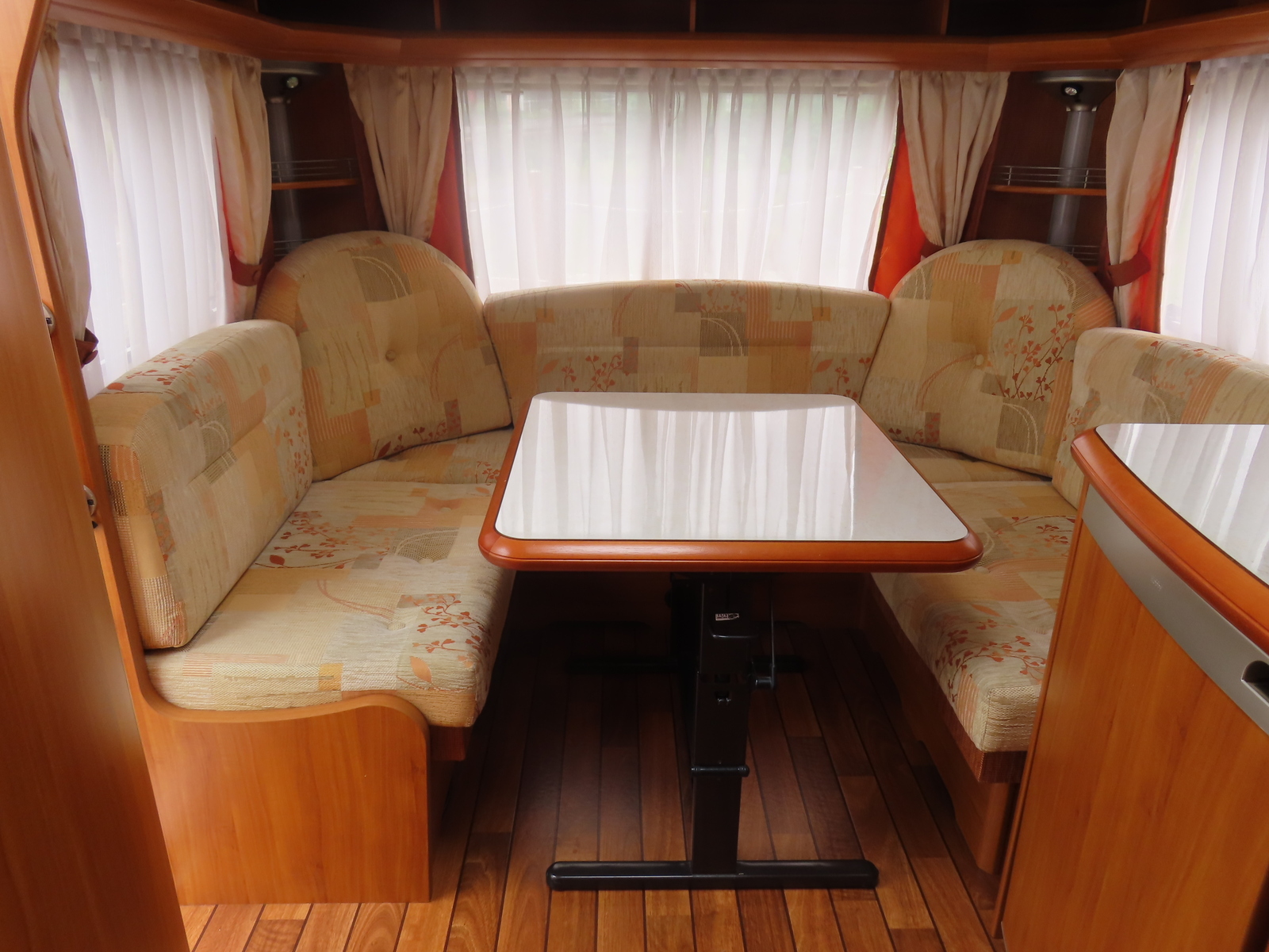 キャンピングカー トレーラー ﾎﾋﾞｰ 460UFE 要けん引免許
