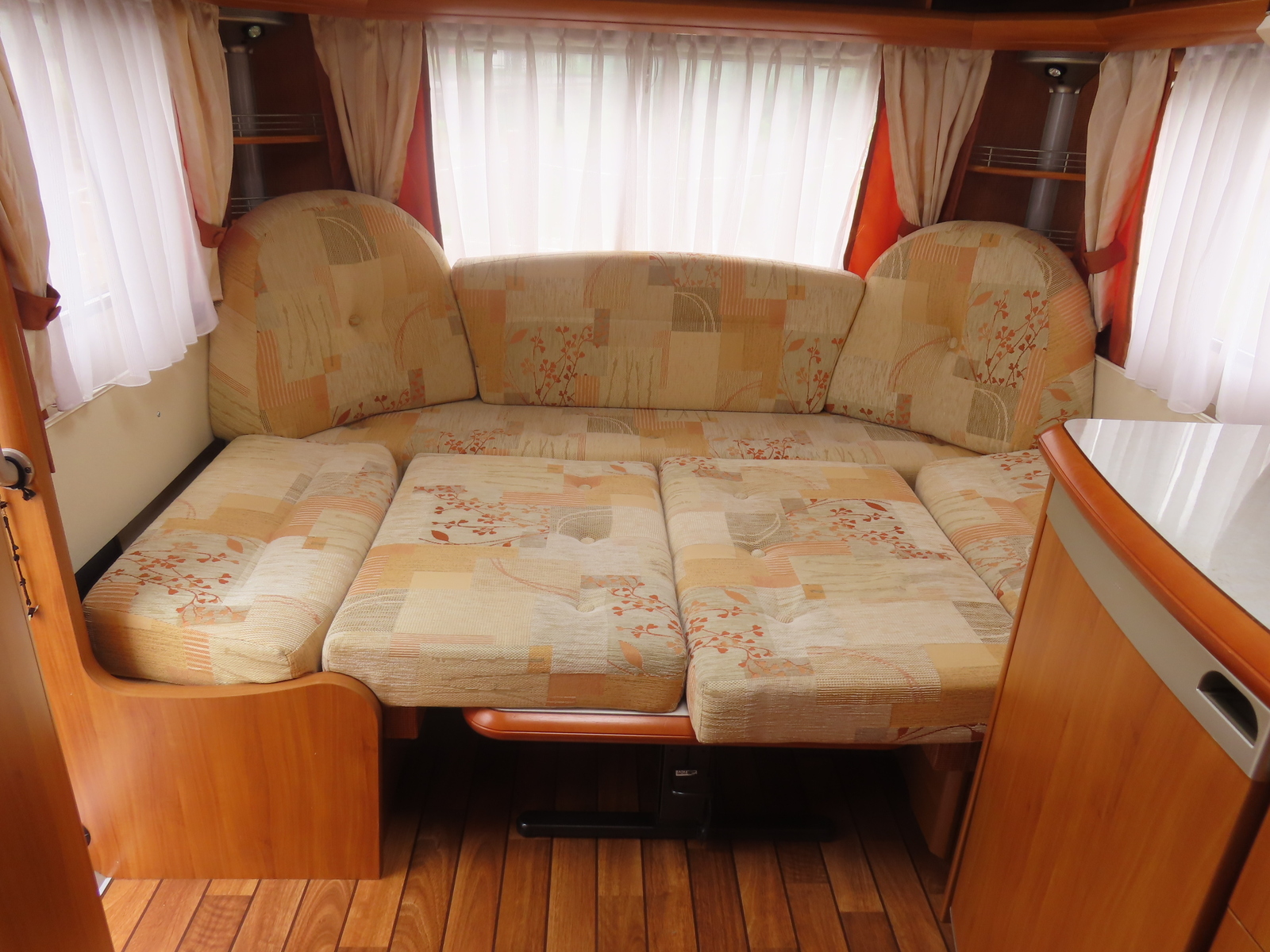 キャンピングカー トレーラー ﾎﾋﾞｰ 460UFE 要けん引免許