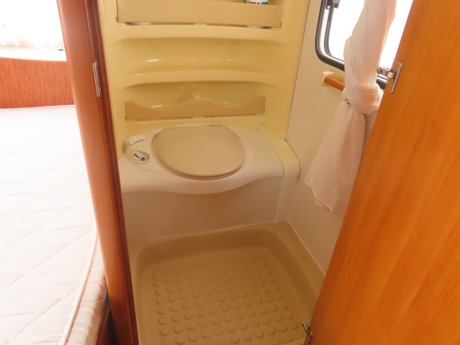 キャンピングカー トレーラー ﾎﾋﾞｰ 460UFE 要けん引免許