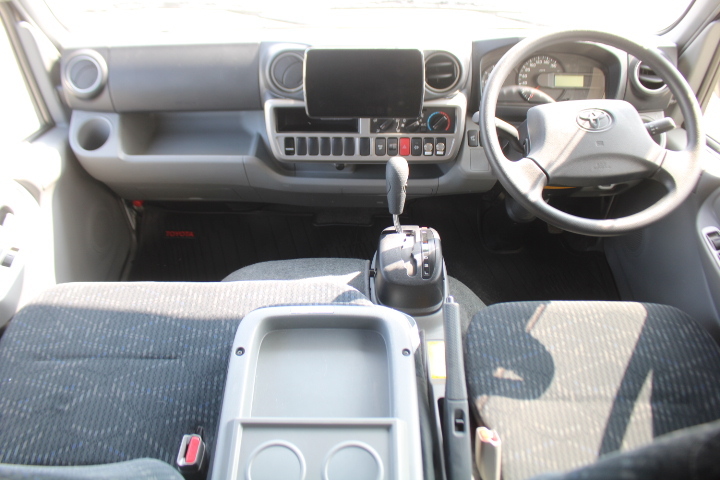 キャンピングカー キャブコン ﾅｯﾂRV ｸﾚｱ5.3Z ｴﾎﾞﾘｭｰｼｮﾝ 1ｵｰﾅｰ