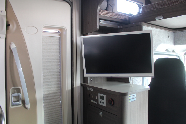 キャンピングカー キャブコン ﾅｯﾂRV ｸﾚｱ5.3Z ｴﾎﾞﾘｭｰｼｮﾝ 1ｵｰﾅｰ