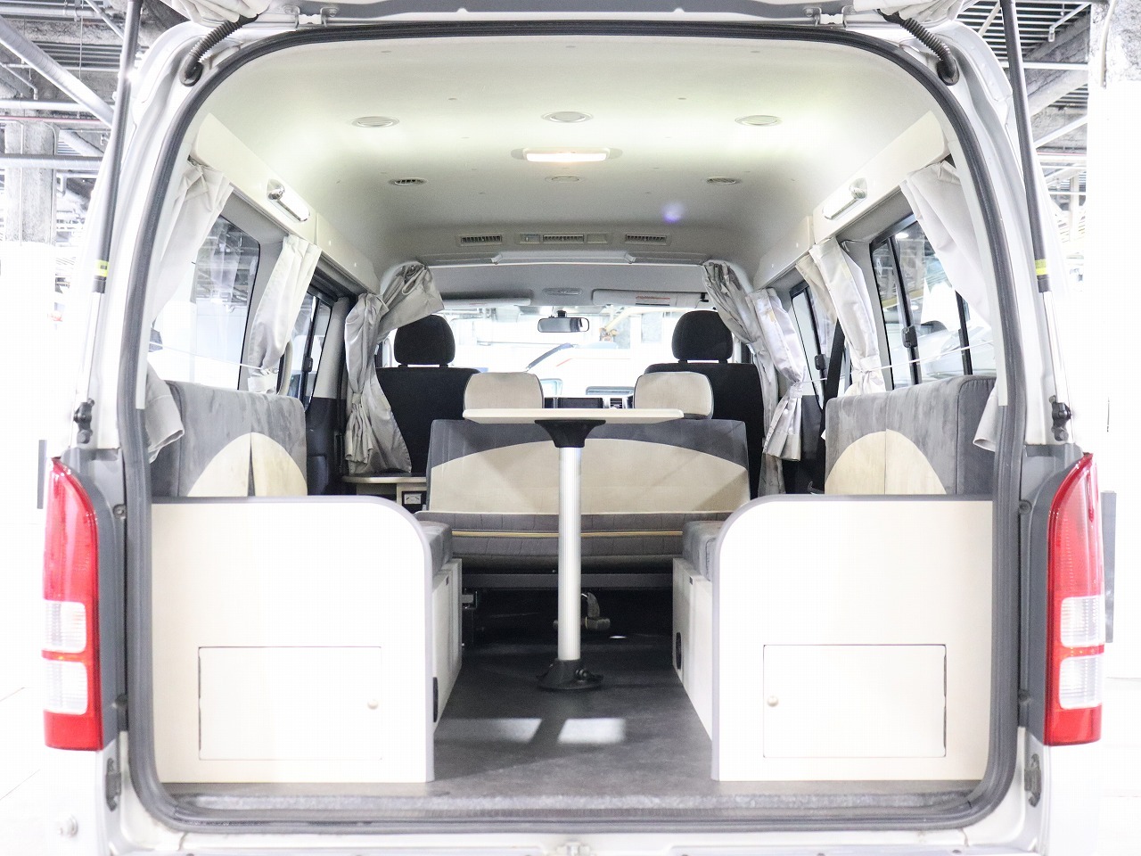 キャンピングカー バンコン ﾊｲｴｰｽ ﾅｯﾂRV ﾄﾗｲｱﾙ ﾀｲﾌﾟA 4WD　FF