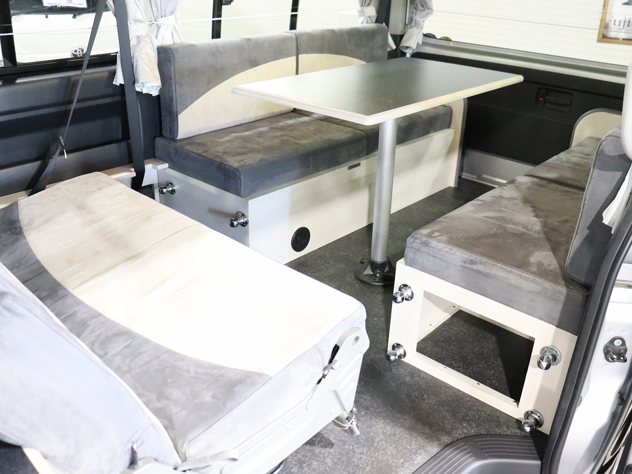 キャンピングカー バンコン ﾊｲｴｰｽ ﾅｯﾂRV ﾄﾗｲｱﾙ ﾀｲﾌﾟA 4WD　FF